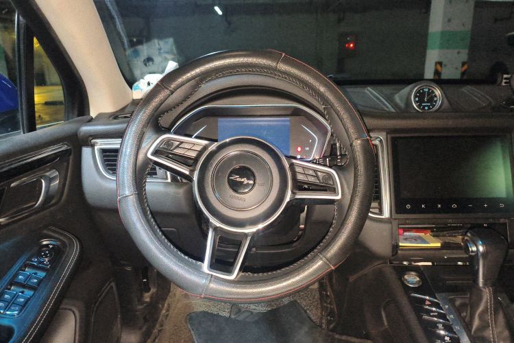 众泰SR9 2017款 2.0T 自动极致之梦版中控内饰13