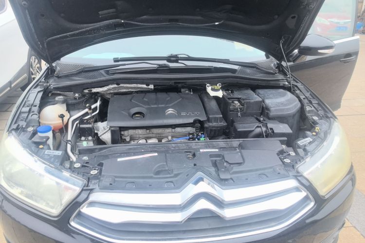 雪铁龙 世嘉 2013款 三厢 1.6L 手动品尚型机舱底盘24