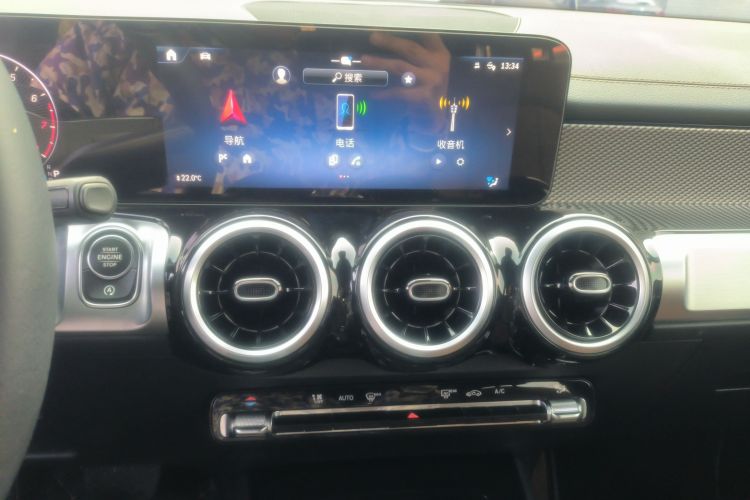 奔驰GLB 2024款 改款 GLB 200 动感型中控内饰16