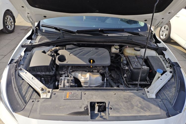 名爵 MG5 2021款 改款 180DVVT CVT青春豪华版机舱底盘24