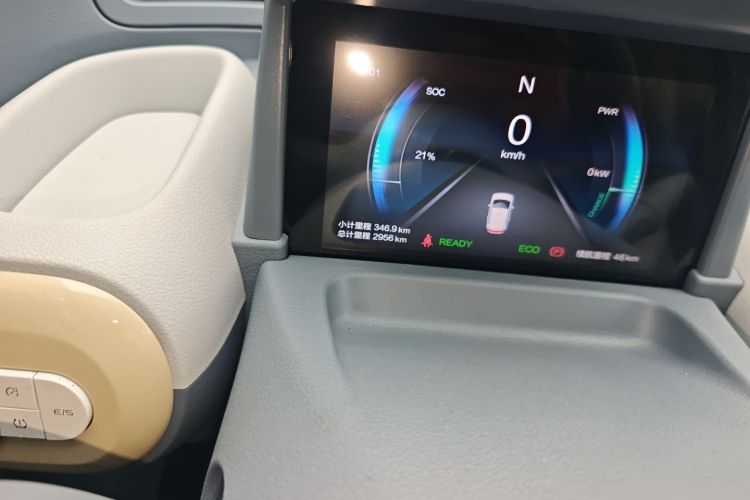 奔腾小马 2025款 222km 灵动马中控内饰15