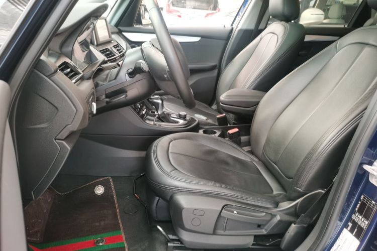 宝马2系旅行车 2016款 218i 领先型中控内饰19