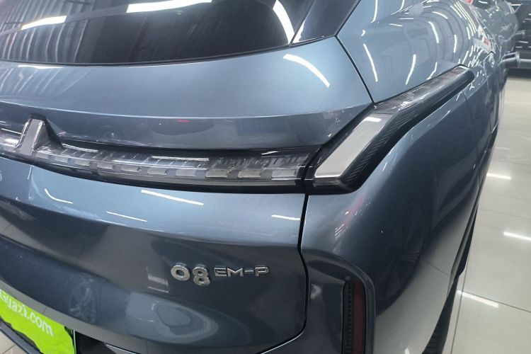 领克08 EM-P 2025款 220km 四驱性能Halo车身外观9