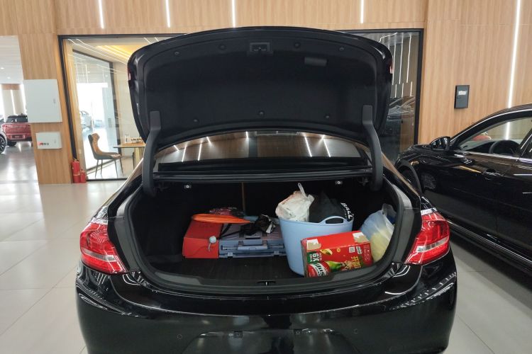 别克 君越 2018款 28T 精英型机舱底盘23