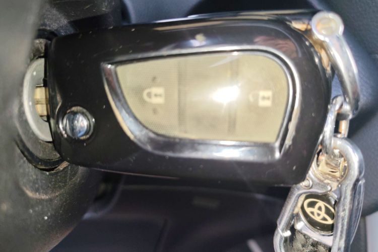 丰田 卡罗拉锐放 2022款 2.0L 先锋版中控内饰7001