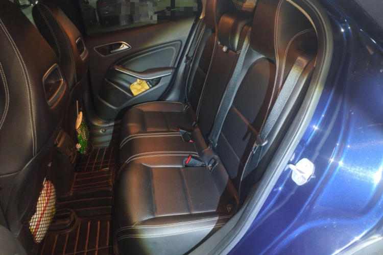 奔驰GLA 2016款 GLA 200 动感型中控内饰21