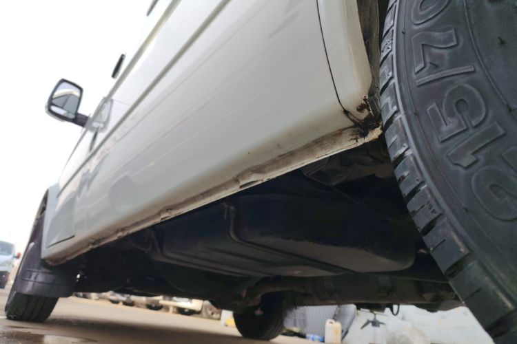 江铃 特顺 2019款 2.8T商运型短轴中顶6座国VI JX493局部细节9002