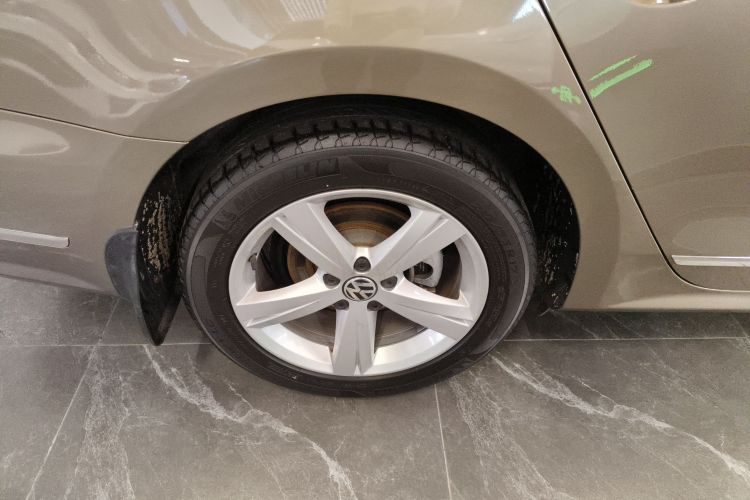 大众 帕萨特 2014款 1.8TSI DSG御尊版车身外观6008