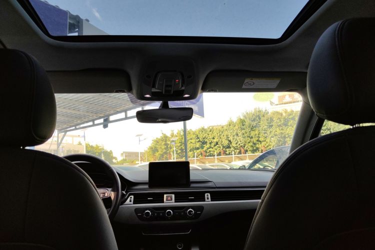 奥迪A4L 2018款 30周年年型 40 TFSI 进取型中控内饰22