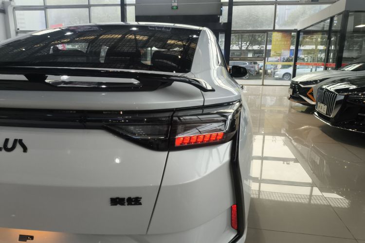 东风风神 奕炫 2024款 1.5L 自动劲速版车身外观6006