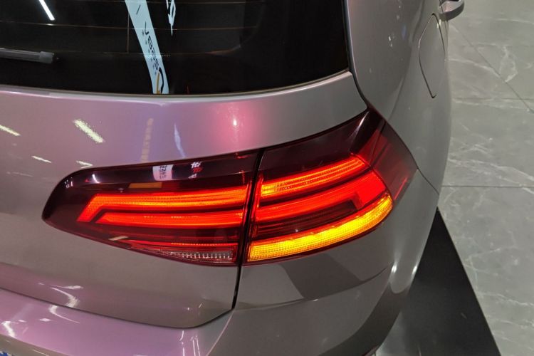 大众 高尔夫 2018款 230TSI 自动舒适型车身外观9