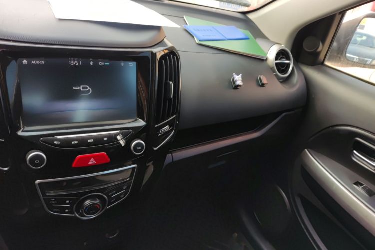 长城M4 2014款 1.5L 手动豪华型中控内饰16