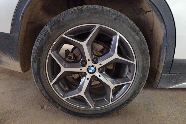 宝马X1 2019款 sDrive18Li 尊享型车身外观6008