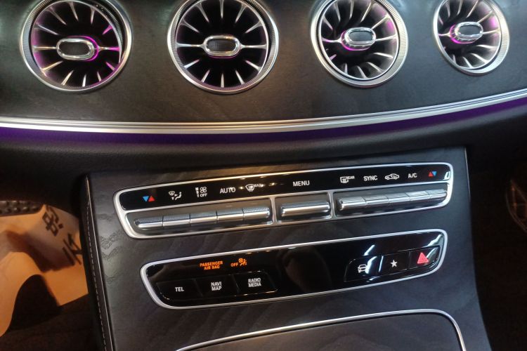 奔驰E级(进口) 2023款 改款 E 300 轿跑车中控内饰16