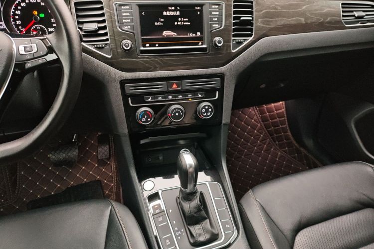 大众 高尔夫·嘉旅 2016款 230TSI 自动豪华型局部细节16