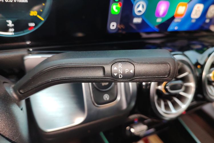 奔驰GLB 2023款 GLB 220 时尚型中控内饰18