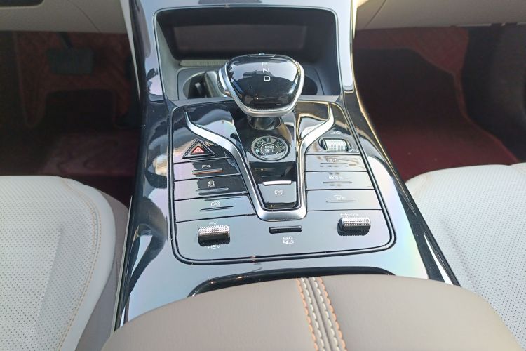 比亚迪 秦PLUS 2024款 荣耀版 DM-i 55KM领先型中控内饰18