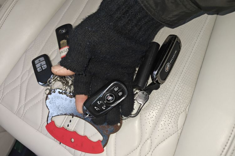 别克GL8 2022款 Avenir艾维亚 四座尊礼版中控内饰11