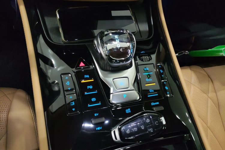 腾势D9 2025款 DM-i 智驾版 1020 四驱旗舰型局部细节18