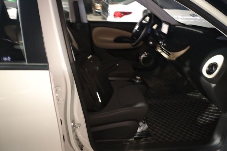 五菱汽车 五菱缤果 2023款 203km 轻享款局部细节41