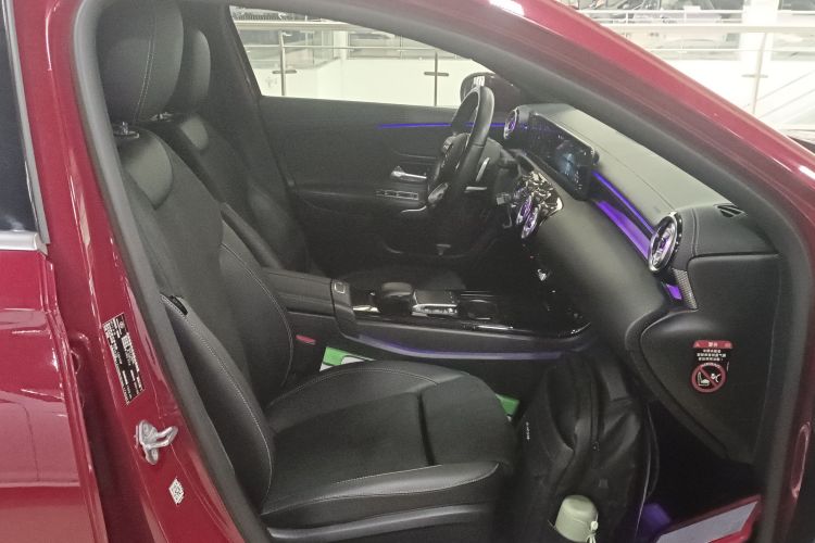 奔驰A级 2021款 A 200 L 运动轿车时尚型局部细节41