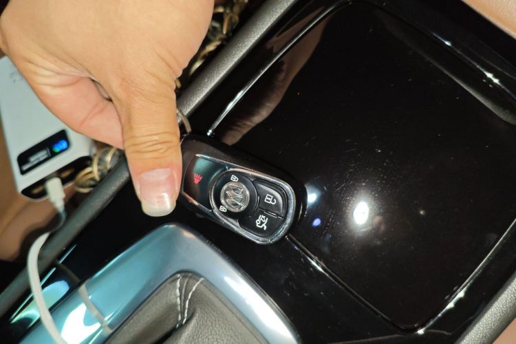 别克 君威 2019款 20T 精英型 国VI中控内饰11