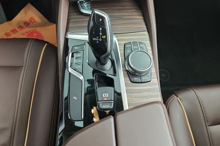 宝马5系 2020款 530Li 领先型 豪华套装中控内饰18