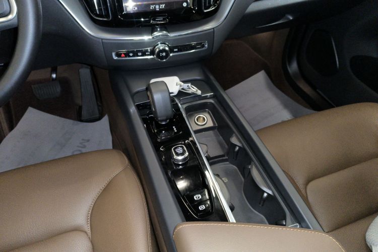 沃尔沃XC60 2025款 B5 四驱智逸豪华版中控内饰18