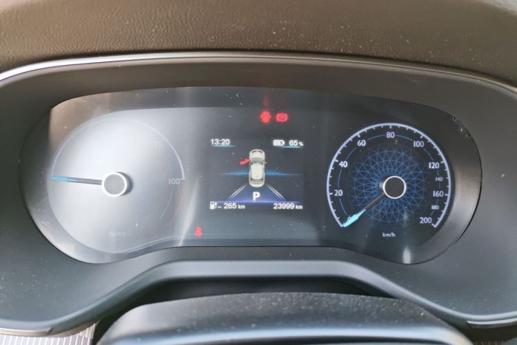 红旗E-QM5 2023款 改款 基础出行版中控内饰14