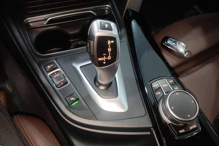 宝马3系 2019款 320Li 时尚型局部细节18