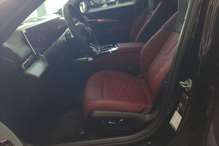 宝马5系 2025款 530Li 尊享型 M运动套装中控内饰19