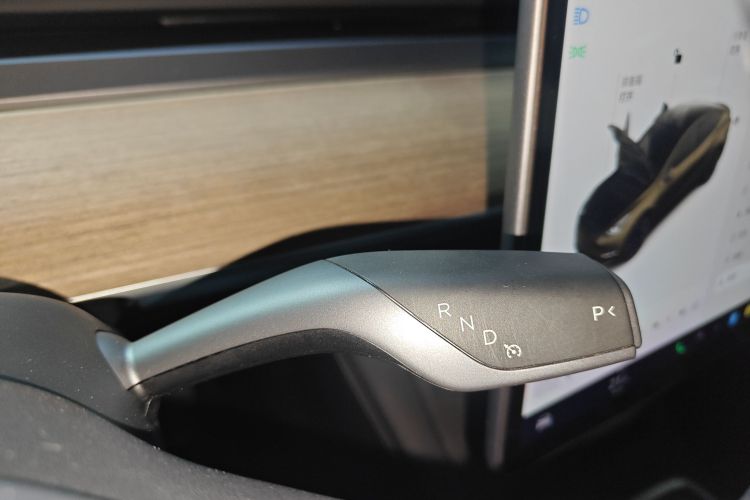 特斯拉 Model Y 2021款 标准续航后驱版中控内饰18