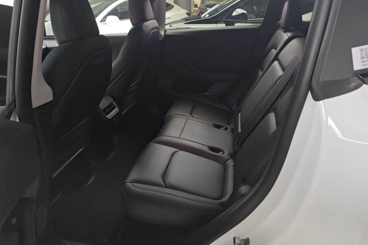 特斯拉 Model Y 2023款 长续航全轮驱动版中控内饰7004