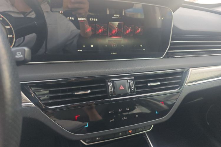 红旗HS5 2019款 2.0T 智联旗享版中控内饰16