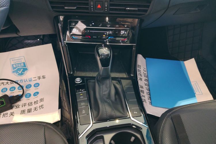 大众 帕萨特 2025款 出众款 380TSI 龙腾版中控内饰18