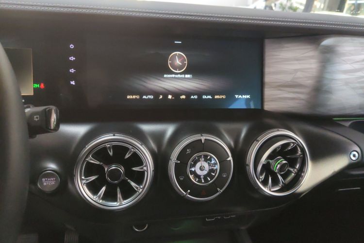 坦克300 2021款 越野版 2.0T 征服者中控内饰16