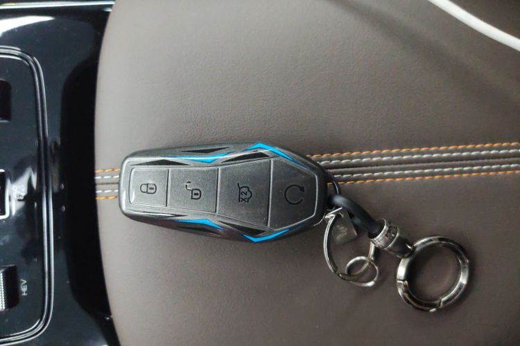 比亚迪 秦PLUS 2024款 荣耀版 DM-i 55KM领先型中控内饰7001