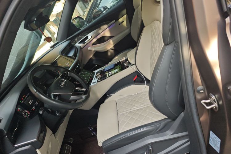 奥迪Q6 2023款 50 TFSI quattro 凌云版 edition one中控内饰19