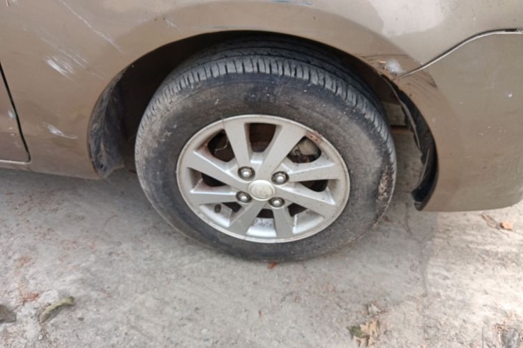 一汽 夏利N5 2014款 1.0L 手动舒适型车身外观10