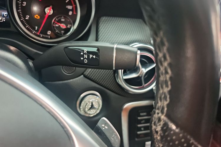 奔驰GLA 2019款 GLA 200 时尚型中控内饰18