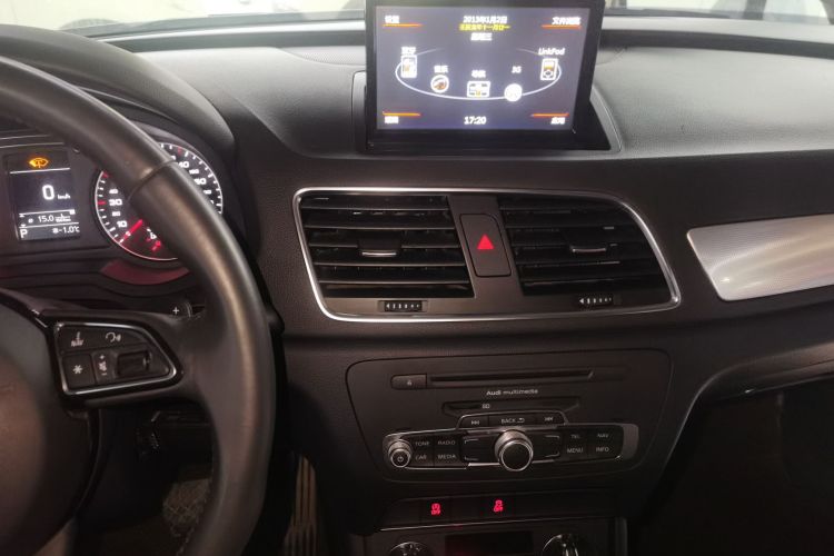 奥迪Q3 2013款 35 TFSI 舒适型中控内饰16