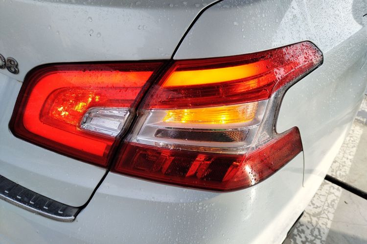 标致408 2016款 1.6T 自动豪华版车身外观9