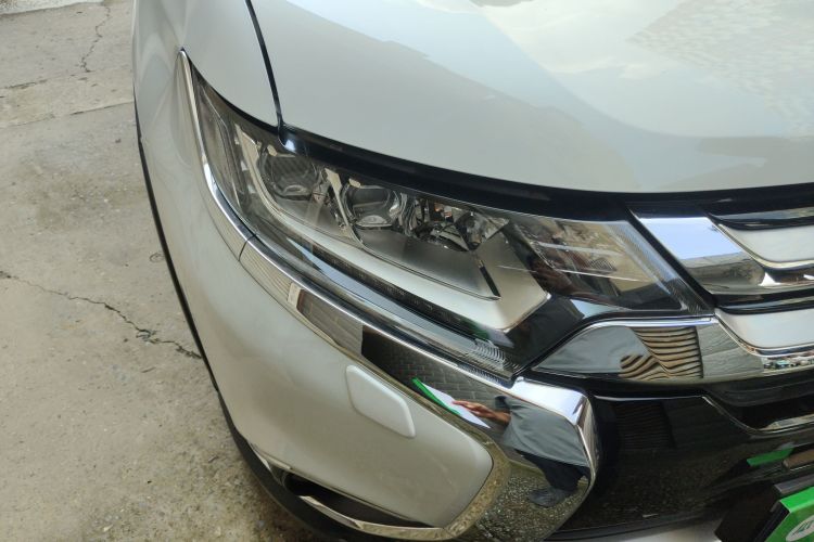 三菱 欧蓝德(进口) 2016款 2.4L 四驱精英版 5座车身外观6006