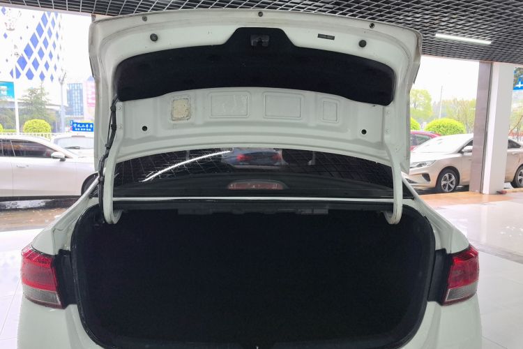 起亚K2 2017款 三厢 1.4L AT GLS机舱底盘23