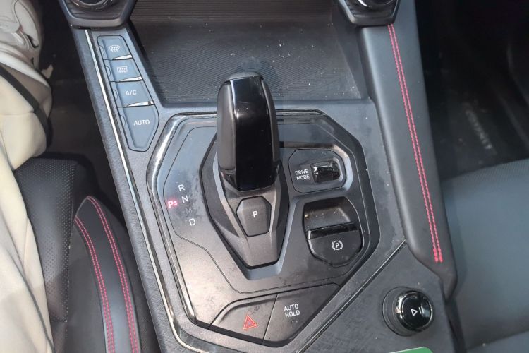 领克05 2020款 2.0TD 四驱劲Halo中控内饰18