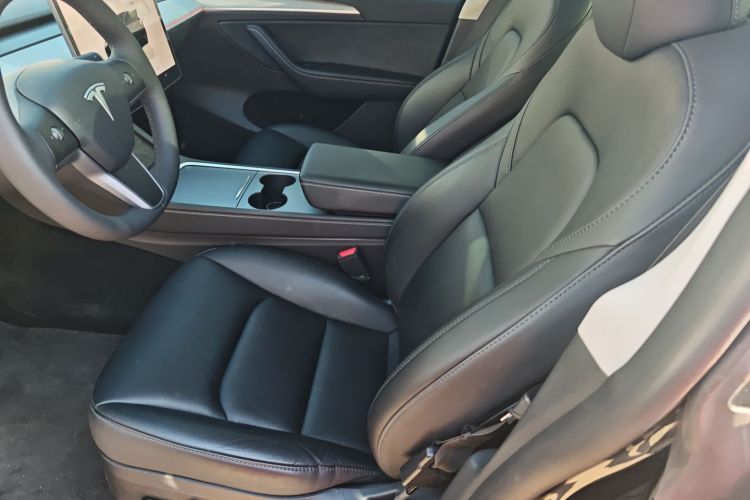 特斯拉 Model Y 2023款 长续航全轮驱动版中控内饰19