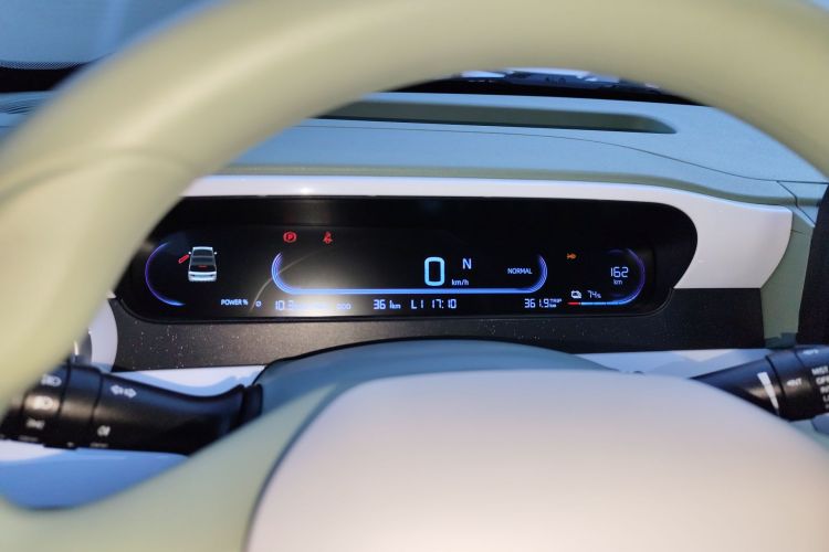 吉利银河 2025款 210km 熊猫骑士中控内饰14