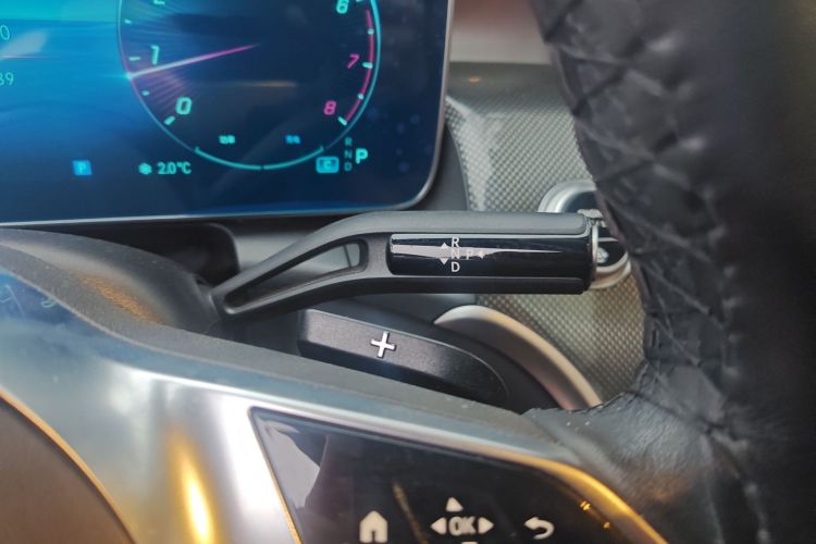 奔驰GLC 2023款 改款 GLC 260 L 4MATIC 动感型 5座局部细节18