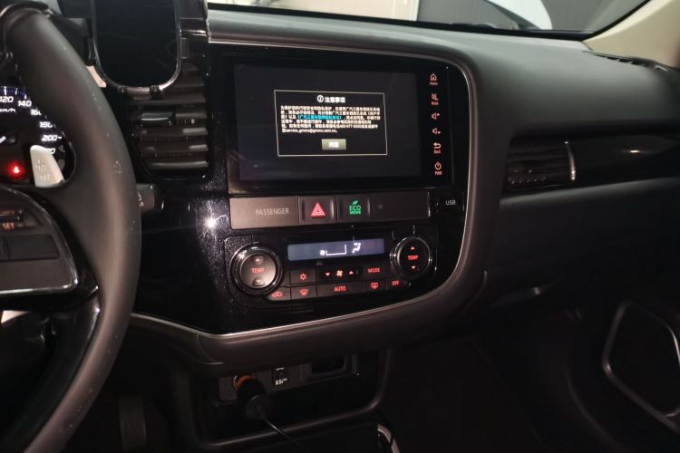 三菱 欧蓝德 2020款 2.4L 四驱致享版 5座中控内饰16