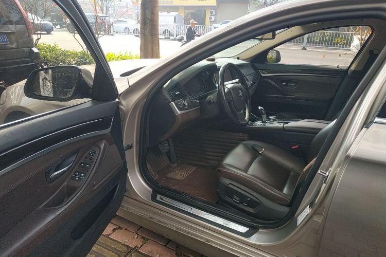 宝马5系 2014款 525Li 豪华设计套装中控内饰20